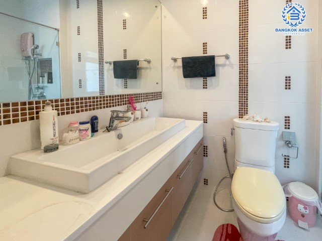 *****บ้านเดี่ยวมือสองย่านนนทบุรี ม.บางกอกบูเลอวาร์ด สาทร-ปิ่นเกล้า เนื้อที่กว้างขวางมากถึง 52.50 ตร.ว. ฟังก์ชัน 3 ห้องนอน 4 ห้องน้ำ ที่จอดรถ 2 คัน แถมฟรี! เครื่องปรับอากาศ 5 เครื่อง มีพื้นที่รอบบ้าน ภายในตกแต่งสวย ตั้งบนทำเลแห่งการเดินทาง ใกล้จุดขึ้นลงทางด่วน "ตลิ่งชัน"